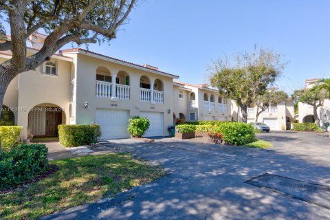 Touwnhouse à Miami, Floride 3 chambres, 133.78 m2 № 2020357