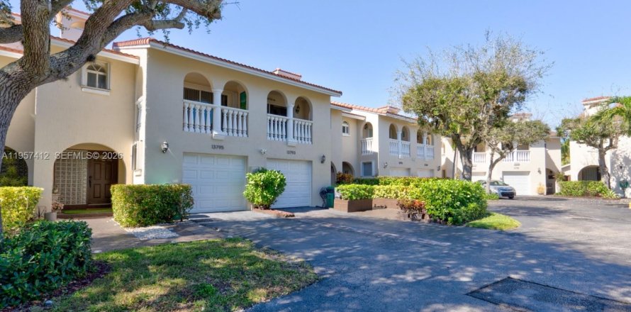 Touwnhouse à Miami, Floride 3 chambres, 133.78 m2 № 2020357