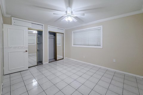 Casa en venta en Palmetto Bay, Florida, 5 dormitorios, 266.07 m2 № 2032492 - foto 20