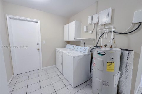 Casa en venta en Palmetto Bay, Florida, 5 dormitorios, 266.07 m2 № 2032492 - foto 28