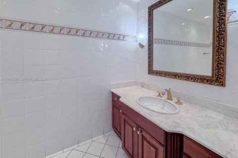 Casa en venta en Palmetto Bay, Florida, 5 dormitorios, 266.07 m2 № 2032492 - foto 24
