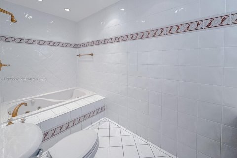 Casa en venta en Palmetto Bay, Florida, 5 dormitorios, 266.07 m2 № 2032492 - foto 25