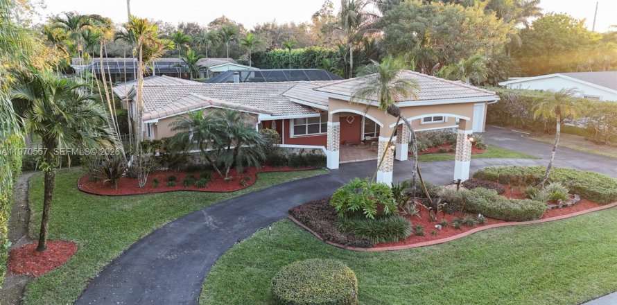 Casa en Palmetto Bay, Florida 5 dormitorios, 266.07 m2 № 2032492