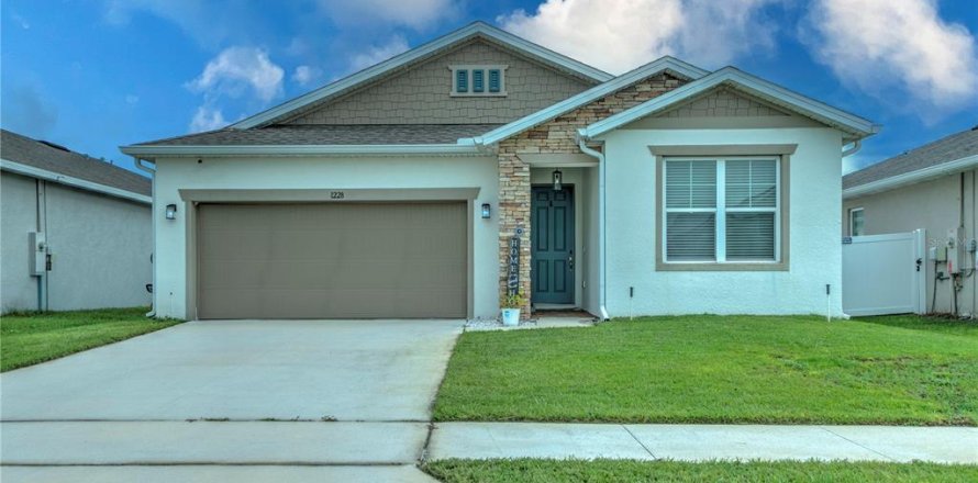 House in MATTIE POINTE in Auburndale, Florida 4 bedrooms, 216 sq.m. № 2236489