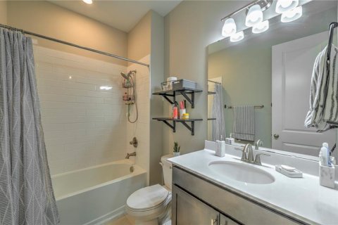 House in MATTIE POINTE in Auburndale, Florida 4 bedrooms, 216 sq.m. № 2236489 - photo 18