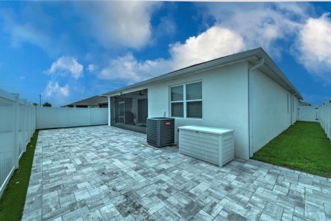 House in MATTIE POINTE in Auburndale, Florida 4 bedrooms, 216 sq.m. № 2236489 - photo 4