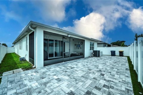 House in MATTIE POINTE in Auburndale, Florida 4 bedrooms, 216 sq.m. № 2236489 - photo 6