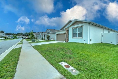 House in MATTIE POINTE in Auburndale, Florida 4 bedrooms, 216 sq.m. № 2236489 - photo 3