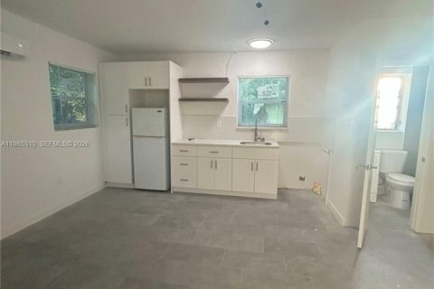 Immobilier commercial à vendre à Miami, Floride: 194.17 m2 № 2081191 - photo 3
