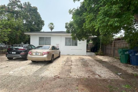 Immobilier commercial à Miami, Floride 194.17 m2 № 2081191