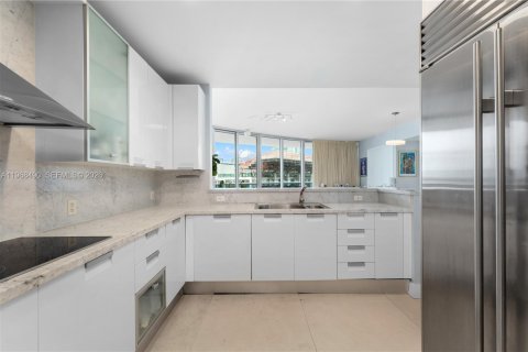 Copropriété à louer à Miami Beach, Floride: 2 chambres, 191.29 m2 № 2031583 - photo 5