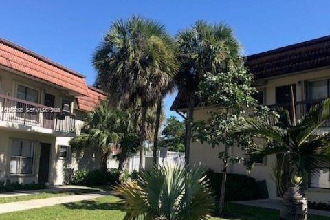 Copropriété à vendre à Pembroke Pines, Floride: 2 chambres, 70.05 m2 № 2081400 - photo 10