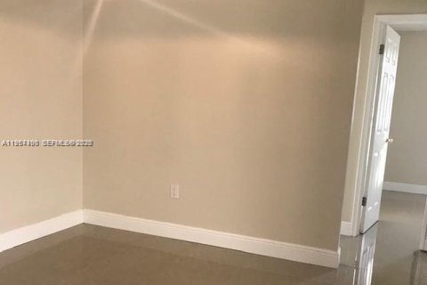 Copropriété à vendre à Pembroke Pines, Floride: 2 chambres, 70.05 m2 № 2081400 - photo 4