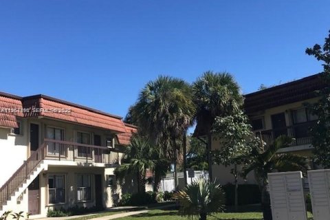Copropriété à vendre à Pembroke Pines, Floride: 2 chambres, 70.05 m2 № 2081400 - photo 9