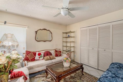 House in Brandon, Florida 3 bedrooms, 145.11 sq.m. № 2227104 - photo 14