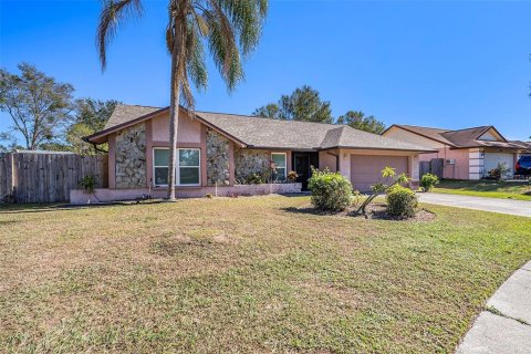 House in Brandon, Florida 3 bedrooms, 145.11 sq.m. № 2227104 - photo 2