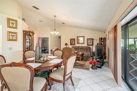 House in Brandon, Florida 3 bedrooms, 145.11 sq.m. № 2227104 - photo 8