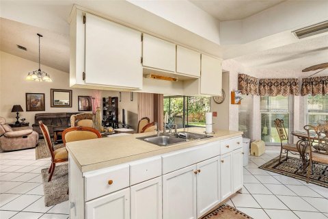 House in Brandon, Florida 3 bedrooms, 145.11 sq.m. № 2227104 - photo 13