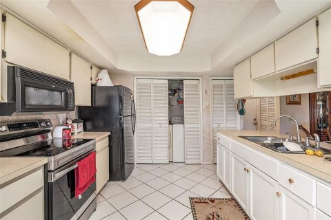 House in Brandon, Florida 3 bedrooms, 145.11 sq.m. № 2227104 - photo 11