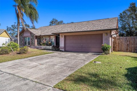 House in Brandon, Florida 3 bedrooms, 145.11 sq.m. № 2227104 - photo 3