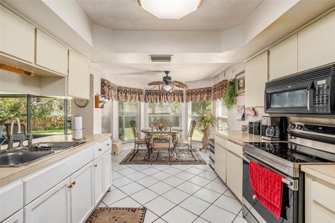 House in Brandon, Florida 3 bedrooms, 145.11 sq.m. № 2227104 - photo 12