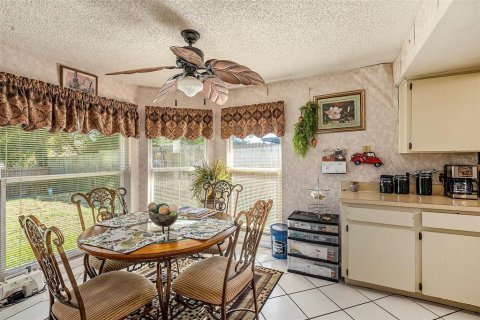 House in Brandon, Florida 3 bedrooms, 145.11 sq.m. № 2227104 - photo 10