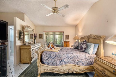 House in Brandon, Florida 3 bedrooms, 145.11 sq.m. № 2227104 - photo 15