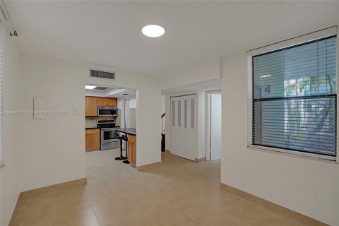 Купить таунхаус в Авентура, Флорида 3 спальни, 123.56м2, № 1945761 - фото 3