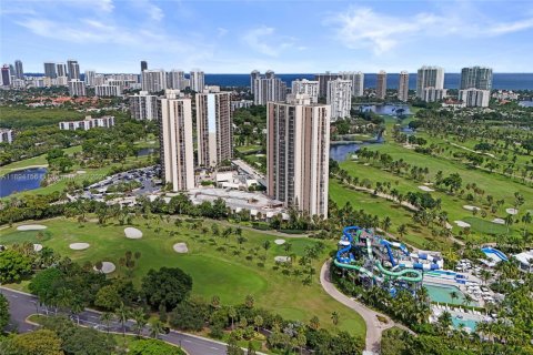 Купить таунхаус в Авентура, Флорида 3 спальни, 123.56м2, № 1945761 - фото 24