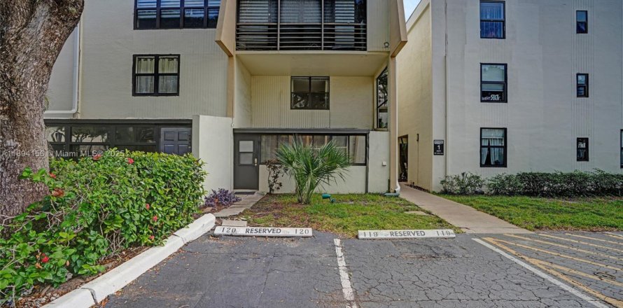 Таунхаус в Авентура, Флорида 3 спальни, 123.56м2 № 1945761