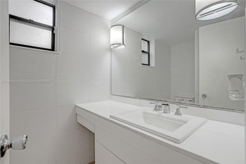 Купить таунхаус в Авентура, Флорида 3 спальни, 123.56м2, № 1945761 - фото 11