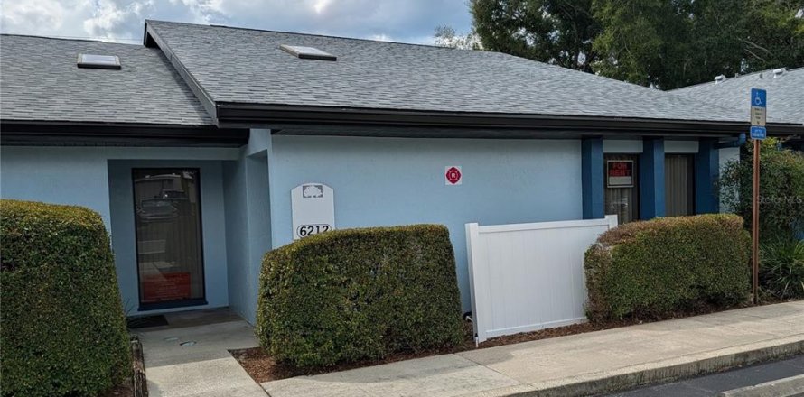 Commercial property in Crystal River, Florida 43.94 sq.m. № 2395851