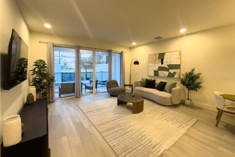 Touwnhouse à vendre à Clermont, Floride: 3 chambres, 172.24 m2 № 2104569 - photo 4
