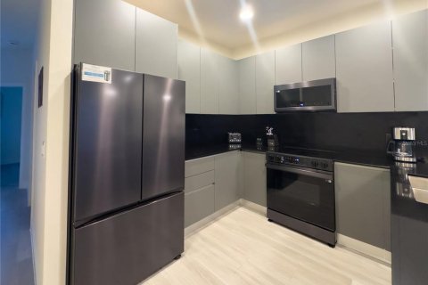 Touwnhouse à vendre à Clermont, Floride: 3 chambres, 172.24 m2 № 2104569 - photo 10