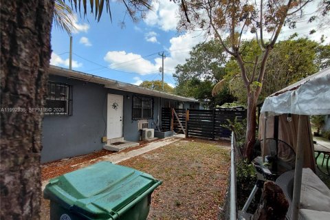 Propiedad comercial en Miami, Florida № 2056762