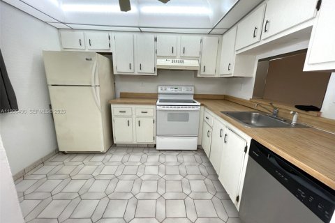 Condominio en alquiler en North Lauderdale, Florida, 1 dormitorio, 77.11 m2 № 2193336 - foto 4