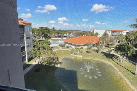 Condominio en alquiler en North Lauderdale, Florida, 1 dormitorio, 77.11 m2 № 2193336 - foto 13