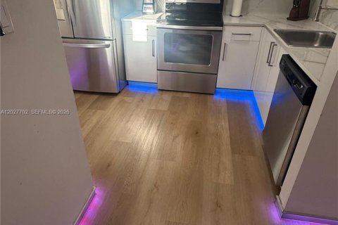 Copropriété à louer à Doral, Floride: 3 chambres, 104.05 m2 № 2084069 - photo 3