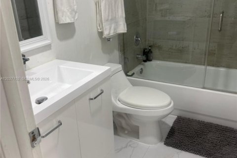 Copropriété à louer à Doral, Floride: 3 chambres, 104.05 m2 № 2084069 - photo 9