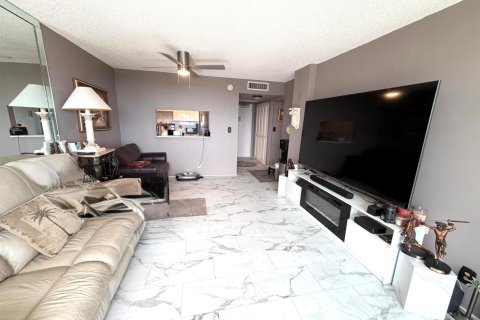 Condominio en venta en Pompano Beach, Florida, 1 dormitorio, 58.53 m2 № 2253459 - foto 6
