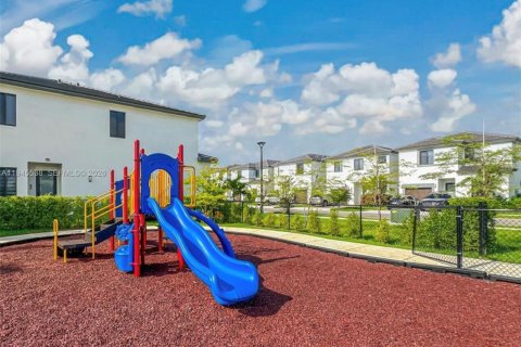 Townhouse in Miami, Florida 4 bedrooms, 209.4 sq.m. № 2052976 - photo 11