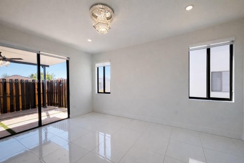Townhouse in Miami, Florida 4 bedrooms, 209.4 sq.m. № 2052976 - photo 8