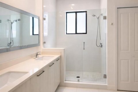 Townhouse in Miami, Florida 4 bedrooms, 209.4 sq.m. № 2052976 - photo 9