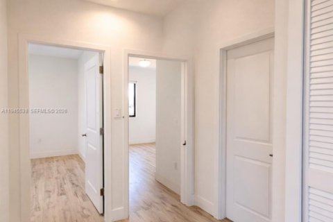 Townhouse in Miami, Florida 4 bedrooms, 209.4 sq.m. № 2052976 - photo 7