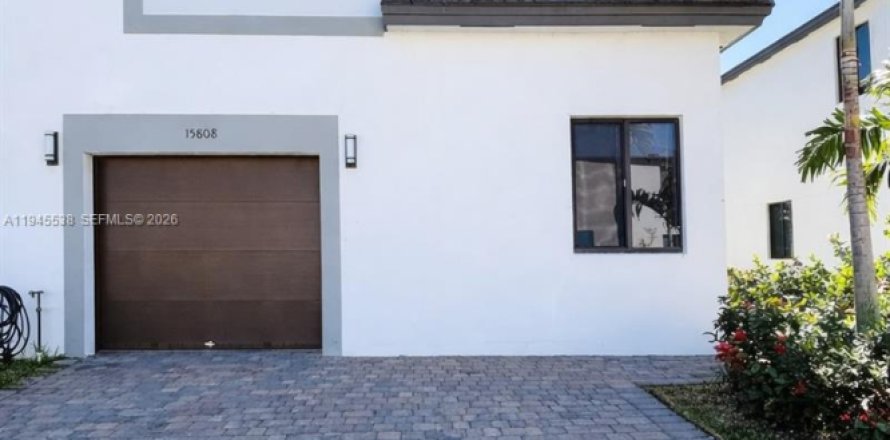 Townhouse in Miami, Florida 4 bedrooms, 209.4 sq.m. № 2052976