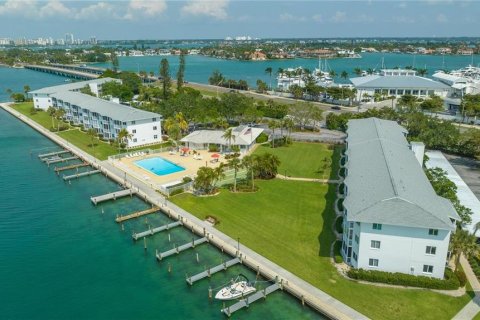 Condominio en Sarasota, Florida, 2 dormitorios  № 2259317
