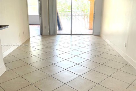 Condominio en alquiler en Pembroke Pines, Florida, 2 dormitorios, 92.9 m2 № 2077570 - foto 7