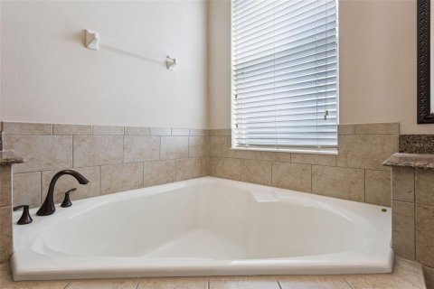 Villa ou maison à vendre à Mount Dora, Floride: 5 chambres, 284.84 m2 № 2356552 - photo 29