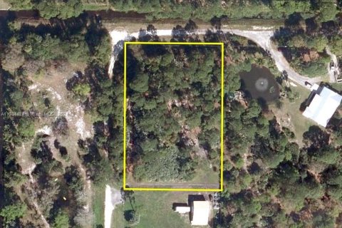 Terreno en venta en St. Lucie, Florida № 1937011 - foto 1