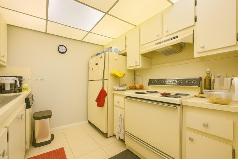 Купить кондоминиум в Пемброк-Пайнс, Флорида 1 спальня, 75.34м2, № 1978890 - фото 5